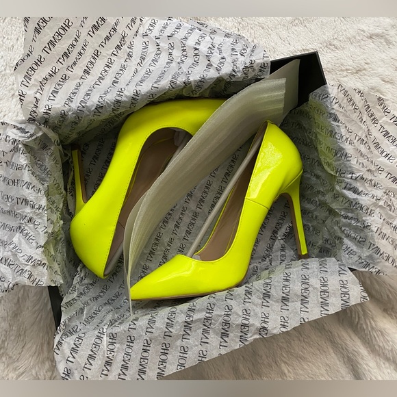 Neon Yellow Shoemint Pumps - Picture 7 of 16